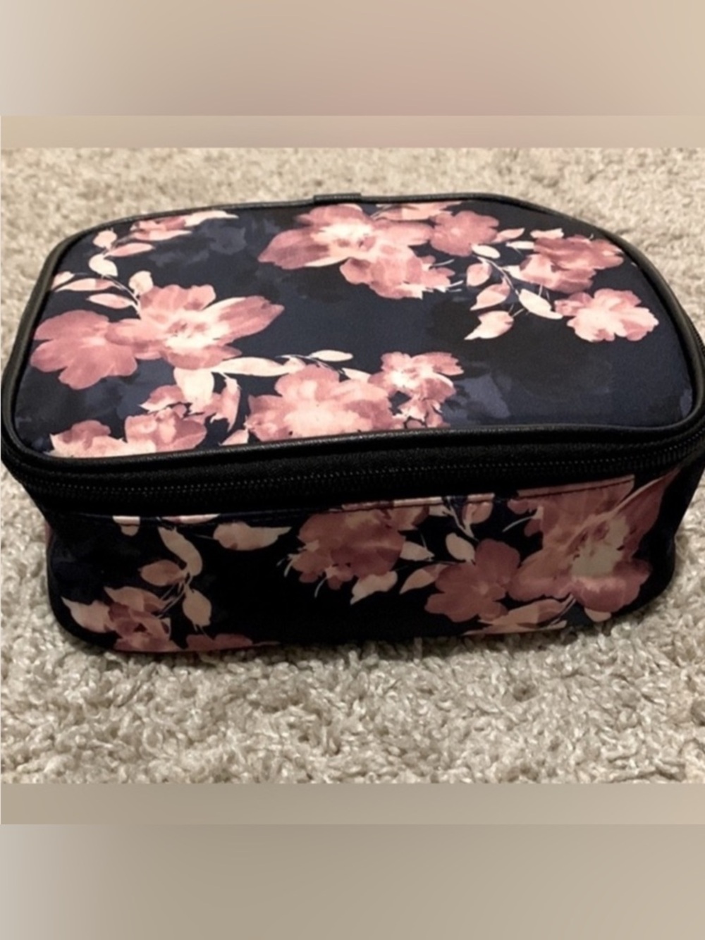 🕊️Victoria’s Secret Cosmetic Case - Picture 2 of 5